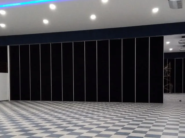 Muro móvil sonó-aislante de gran altura Zurbía, modelo ZH-3002